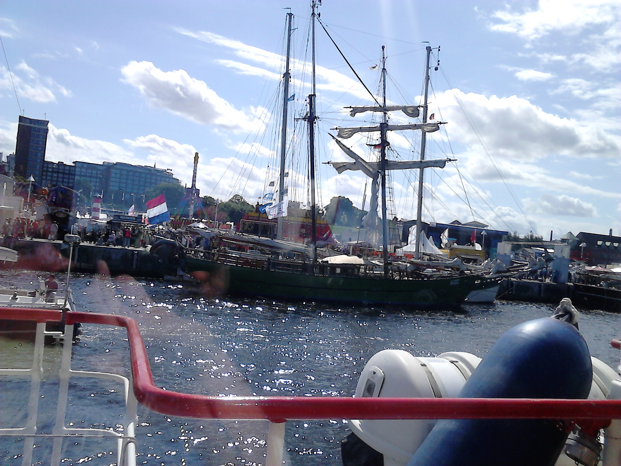 Blick auf Warnemünde vom Schiff aus