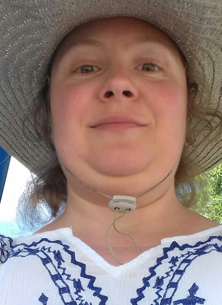 Renée Huwe mit Sonnenhut